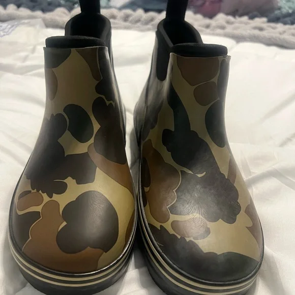 Magellan outdoors rubber camp kids boots size 5D - Picture 1 of 4